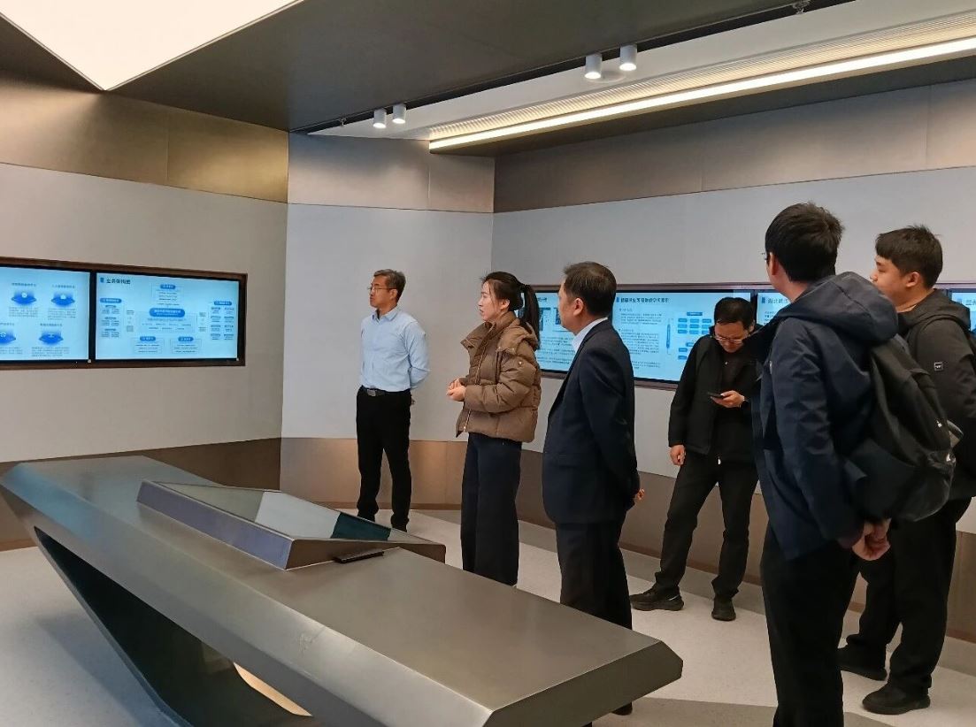鹰潭市工业控股集团到访国信中健参观交流