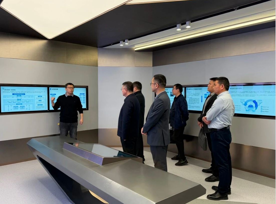 衡水市数政局领导一行到访国信中健参观交流